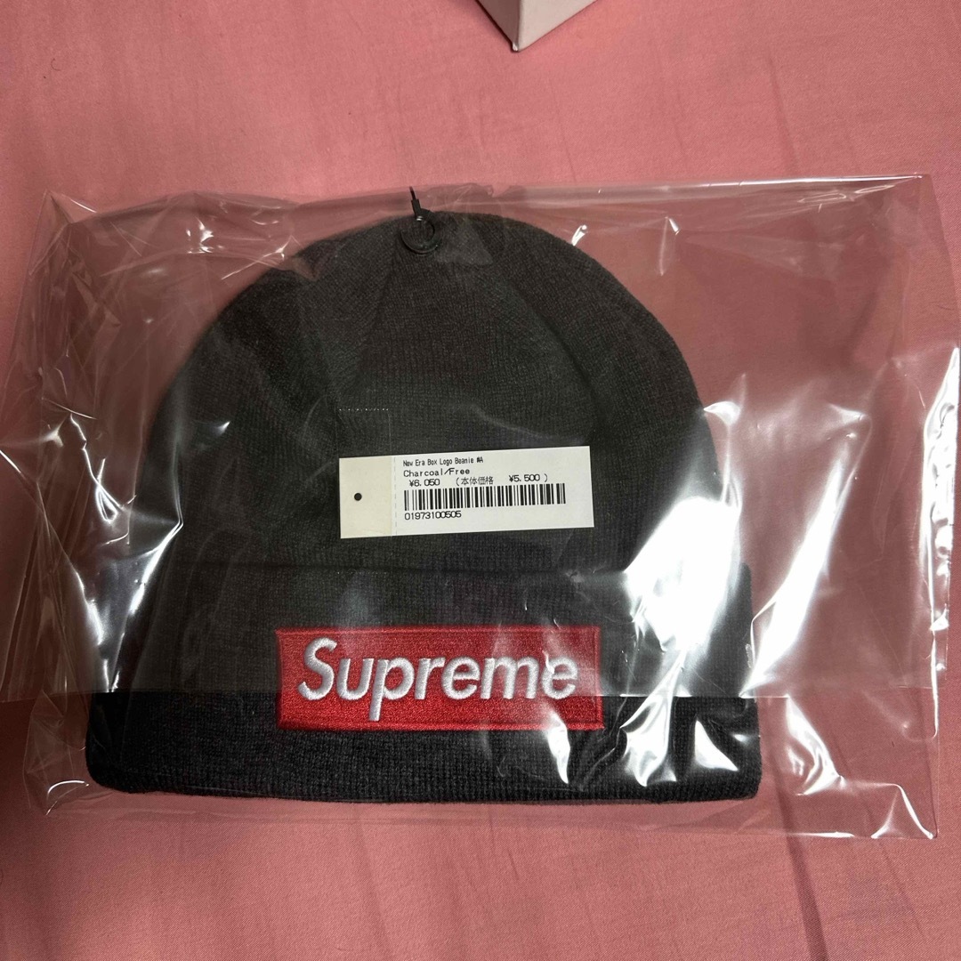 Supreme(シュプリーム)のSupreme New Era Box Logo Beanie Charcoal メンズの帽子(ニット帽/ビーニー)の商品写真