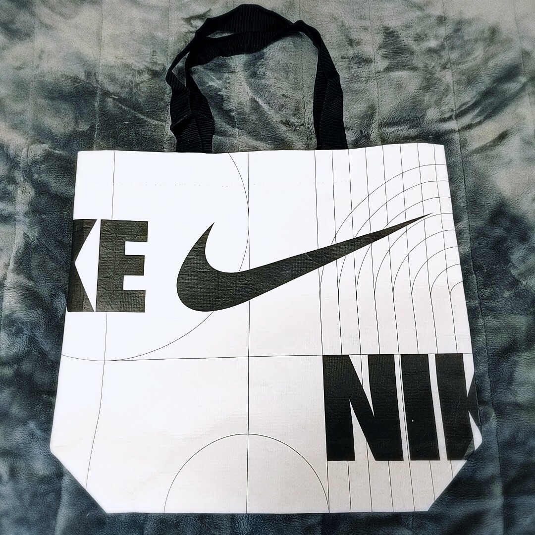 NIKE(ナイキ)のナイキ　NIKE　トートバッグ レディースのバッグ(トートバッグ)の商品写真