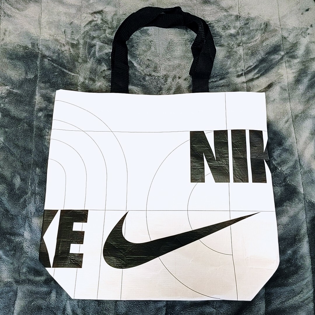 NIKE(ナイキ)のナイキ　NIKE　トートバッグ レディースのバッグ(トートバッグ)の商品写真