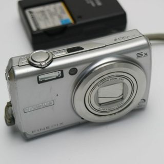 フジフイルム(富士フイルム)の中古 FinePix F100fd シルバー  M111(コンパクトデジタルカメラ)