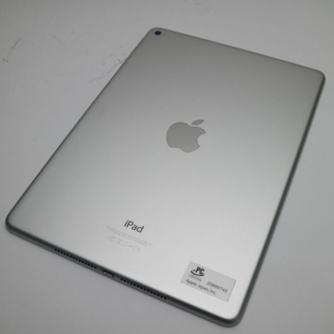 Apple(アップル)の超美品 iPad Air 2 Wi-Fi 32GB シルバー  M111 スマホ/家電/カメラのPC/タブレット(タブレット)の商品写真