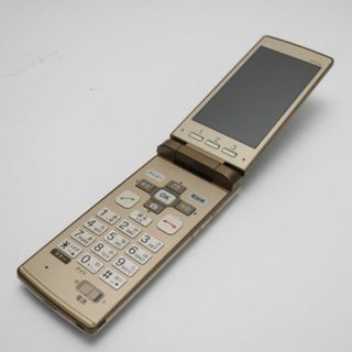 キョウセラ(京セラ)の超美品 au KYF32 かんたんケータイ ゴールド  M111(携帯電話本体)