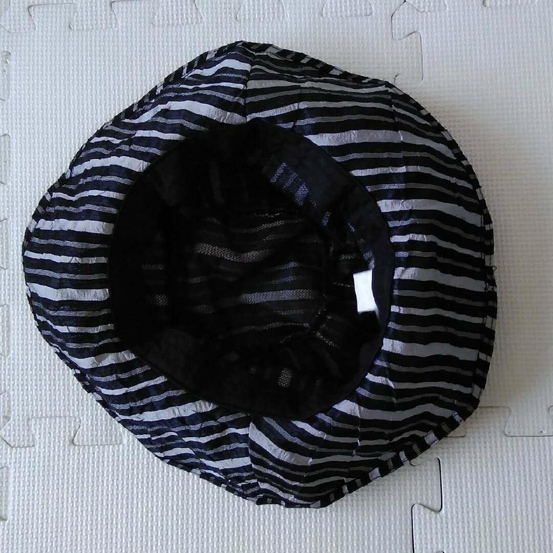 男女兼用　夏用　ハット　帽子　つば　ストライプ　黒　折り畳める　薄い レディースの帽子(ハット)の商品写真