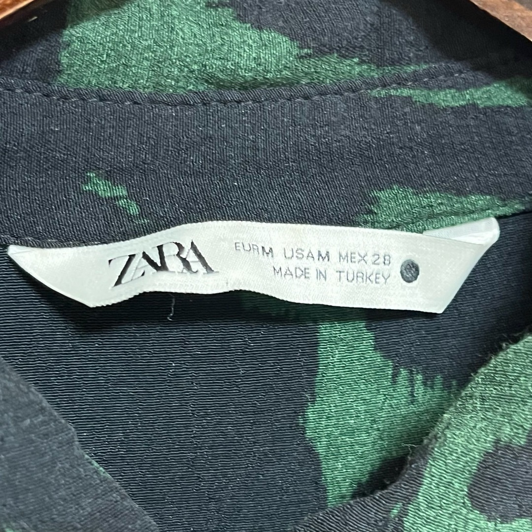 ZARA(ザラ)のZARA ザラ ワンピース 総柄 グリーン×ブラック M 個性的 レディースのワンピース(ロングワンピース/マキシワンピース)の商品写真