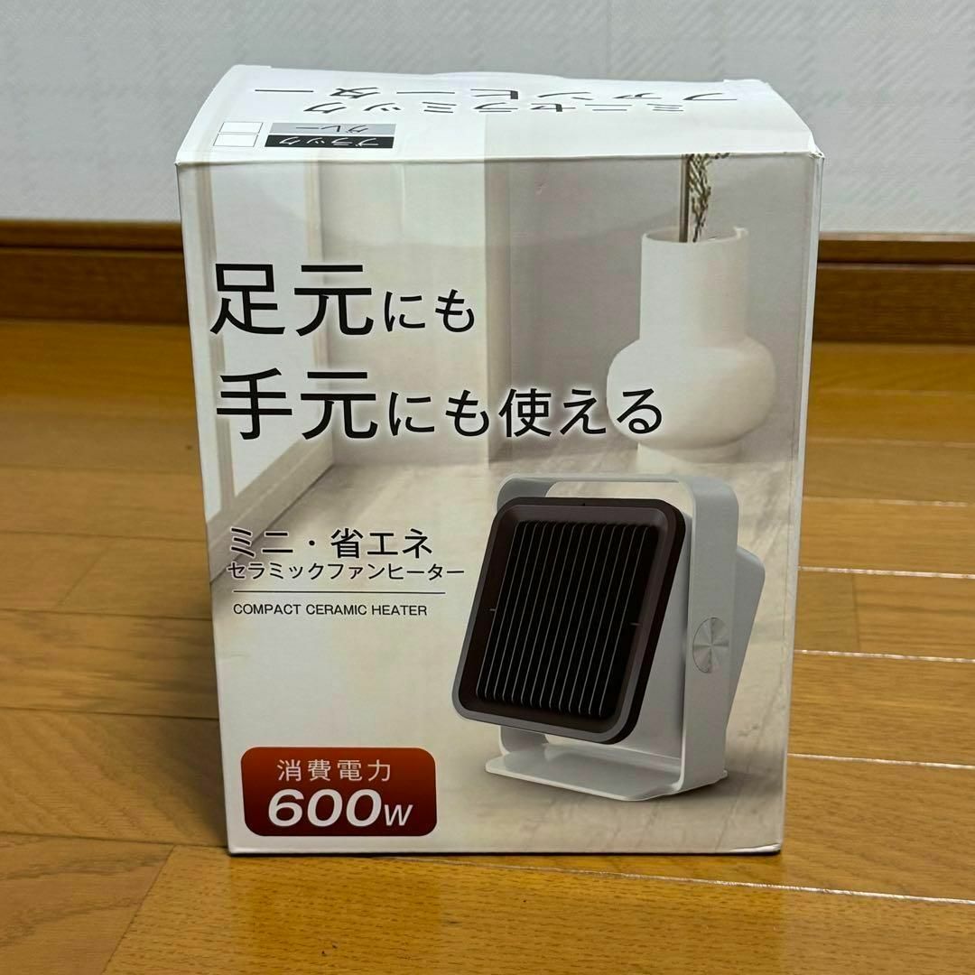 小型セラミックファンヒーター 足元 暖房 省エネ 速暖 角度調節 転倒オフ スマホ/家電/カメラの冷暖房/空調(ファンヒーター)の商品写真