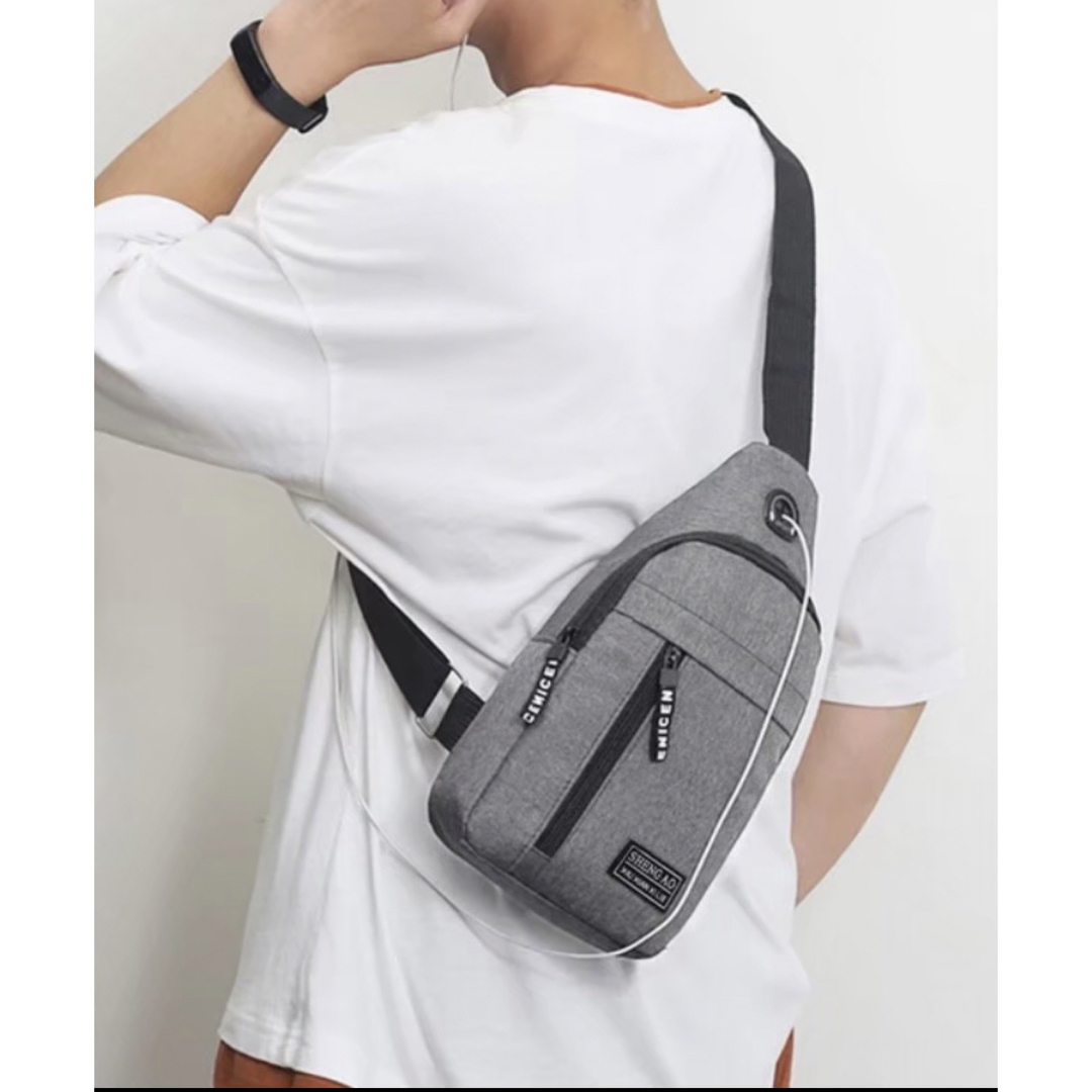 ショルダーバッグ ボディーバッグ 撥水 USBポート プチプラ 男女兼用  黒 レディースのバッグ(ショルダーバッグ)の商品写真