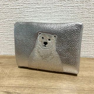 イアパピヨネ(ear PAPILLONNER)のear PAPILLONNERイアパピヨネ シロクマ刺繍 シルバー 二つ折り財布(財布)