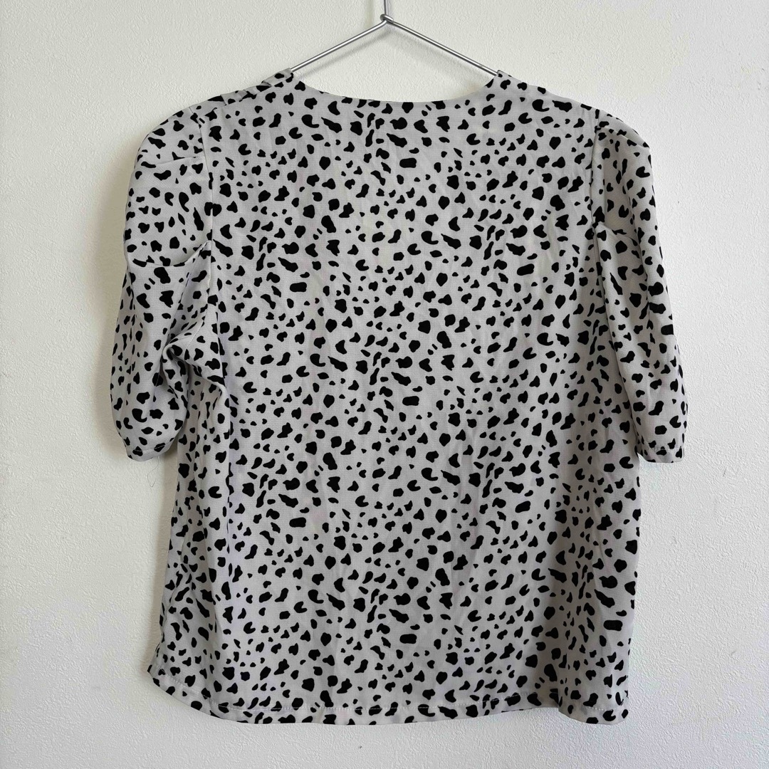 GRL(グレイル)のGRL ダルメシアン柄　シャツ　半袖　五分袖　Mサイズ レディースのトップス(シャツ/ブラウス(半袖/袖なし))の商品写真