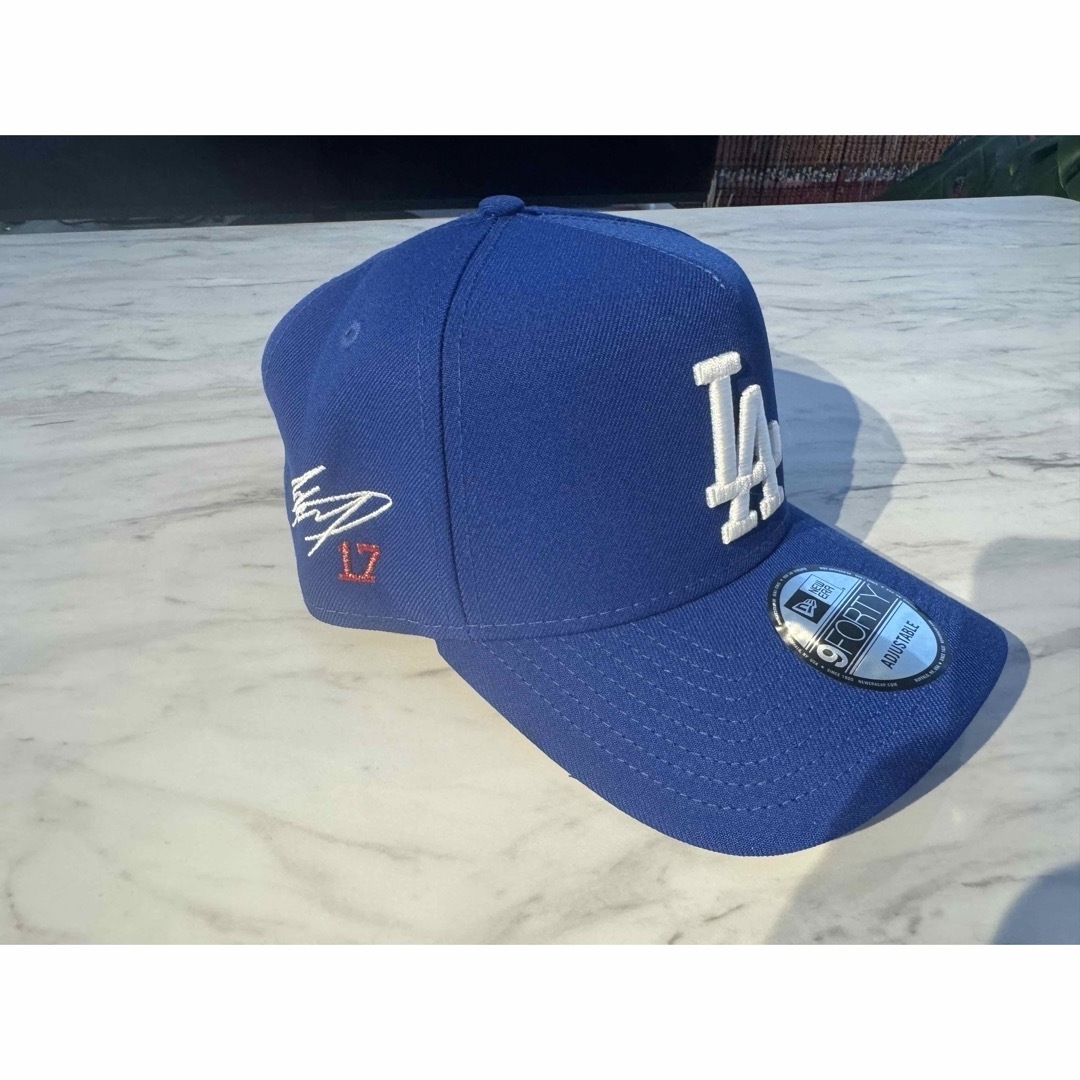 NEW ERA(ニューエラー)の大谷翔平選手サイン刺繍入りキャップ(ブルー)ロサンゼルスドジャースMLB メンズの帽子(キャップ)の商品写真