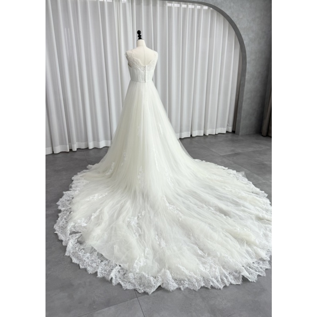アヴィカ Avica STELLA プリンセスライン ウェディングドレス ホワイト 白 ファーストオーナー チュール レース レディースのフォーマル/ドレス(ウェディングドレス)の商品写真