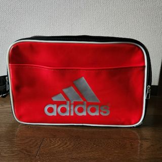 アディダス(adidas)のアディダス　エナメルバッグ　赤×黒(ショルダーバッグ)