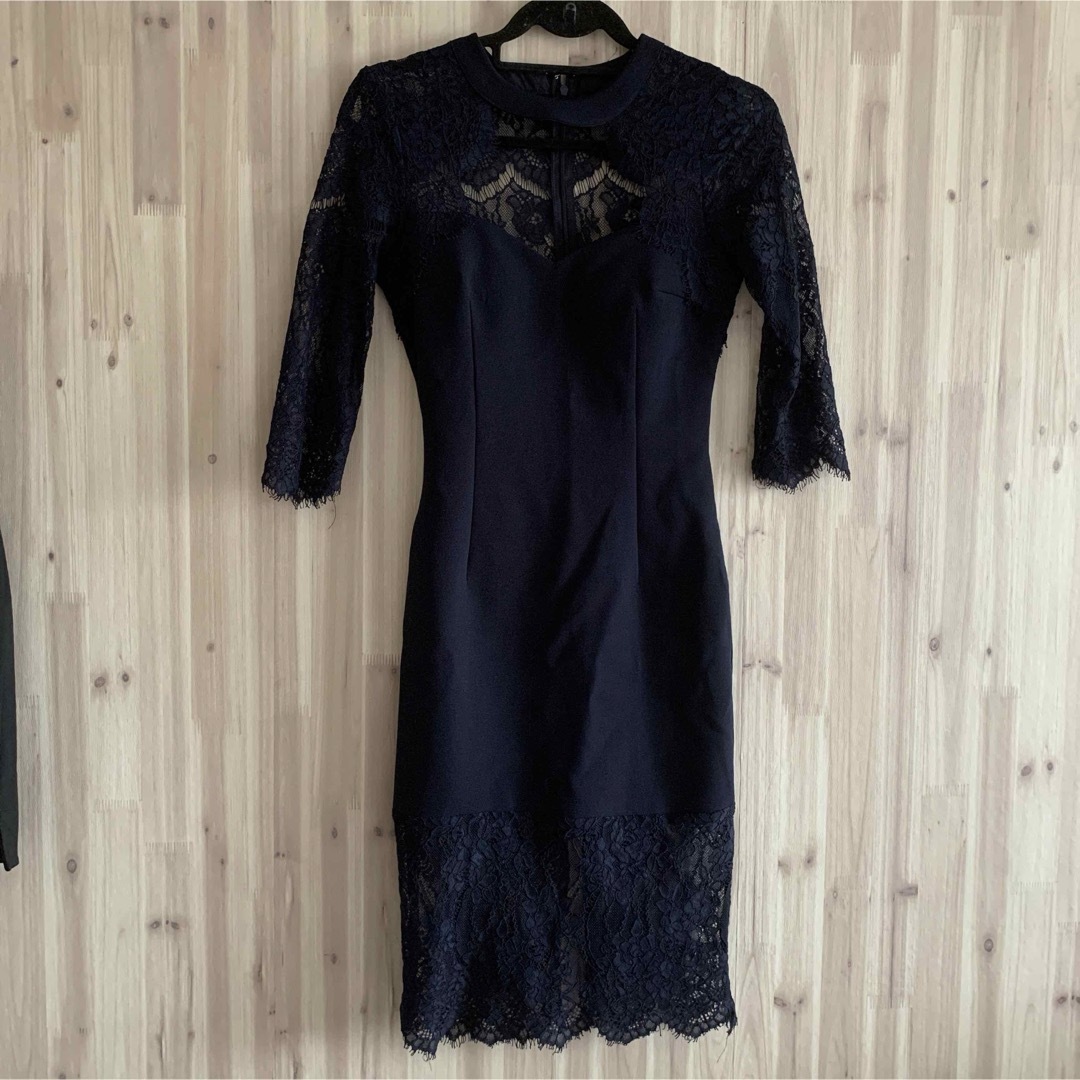 TIKA [韓国ドレス] フラワー刺繍ハイネックレース袖あり膝丈タイトドレス レディースのワンピース(ミニワンピース)の商品写真
