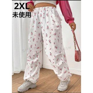 シーイン(SHEIN)のSHEIN シーイン 花柄 ドローストロング パンツ(カジュアルパンツ)