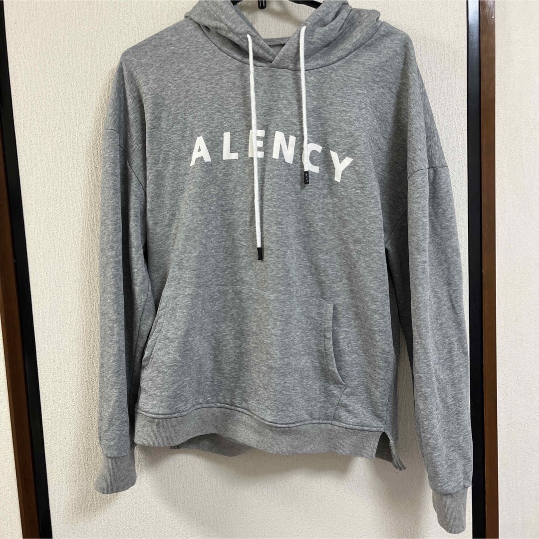 alency ロゴパーカー レディースのトップス(パーカー)の商品写真