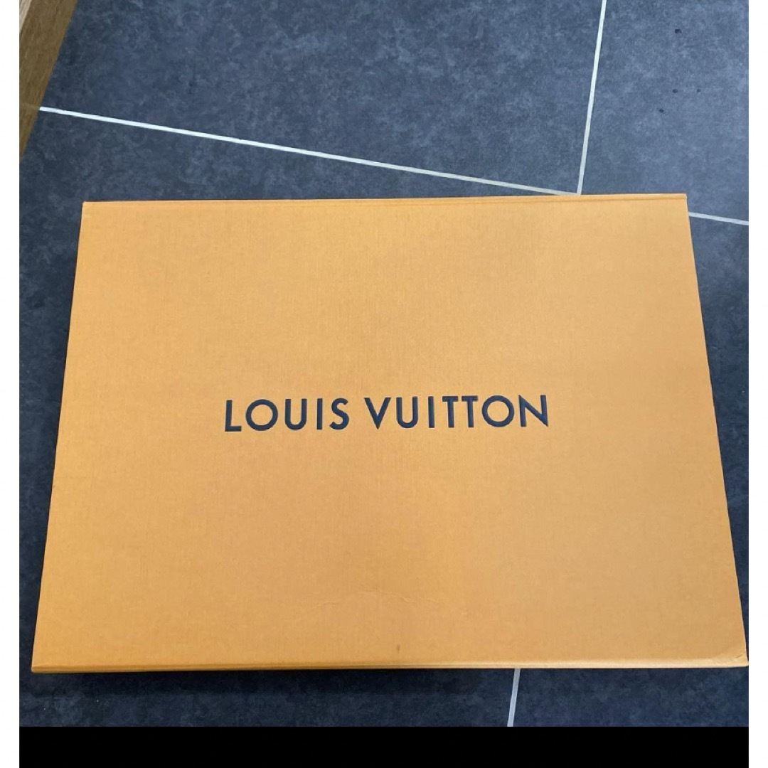 LOUIS VUITTON(ルイヴィトン)のルイヴィトン　マフラー LV エシャルプ・ロゴマニアシャイン レディースのファッション小物(マフラー/ショール)の商品写真