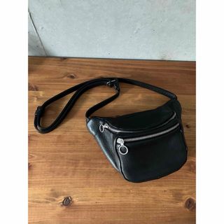 美品】Aeta ディアレザー ウエストバッグWAIST POUCH S BAGの 美品】Aeta ディアレザー ウエストバッグWAIST POUCH S BAGの