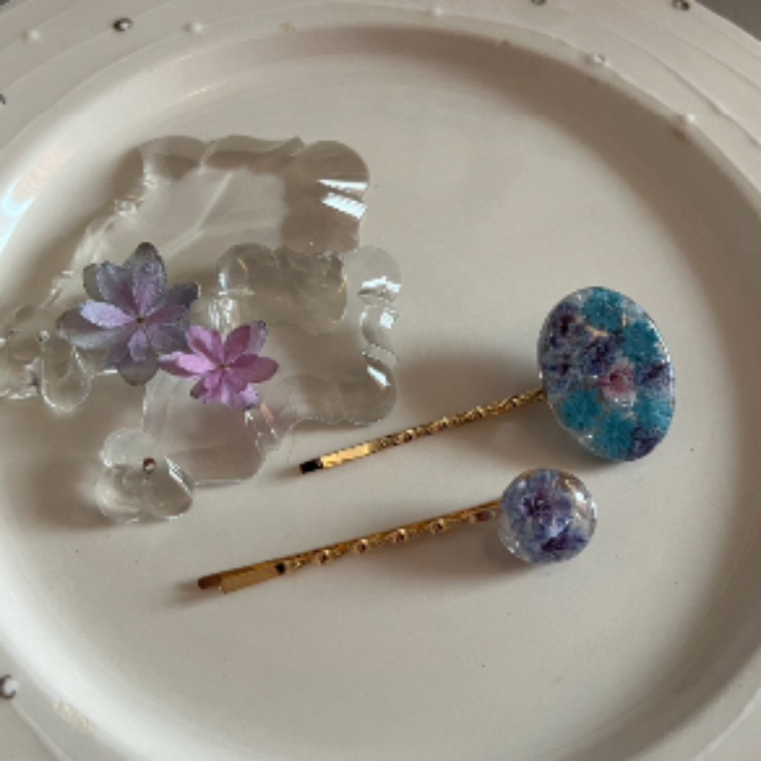 [新品]かすみ草の紫陽花色ヘアピン２個/Paris🇫🇷 レディースのヘアアクセサリー(ヘアピン)の商品写真