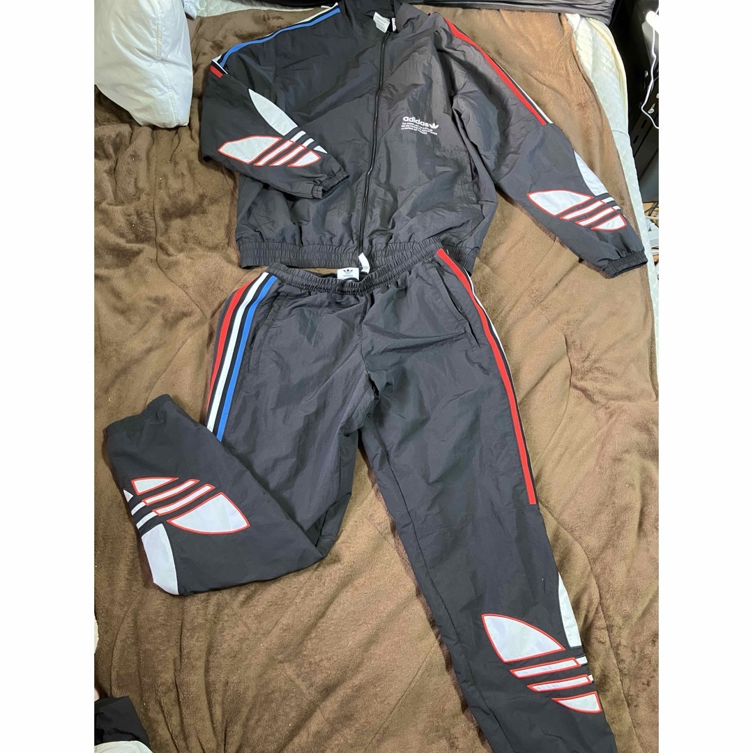 adidas(アディダス)のトヨ様専用 adidas トリコロールトラックジャケットパンツ セットアップL メンズのジャケット/アウター(ナイロンジャケット)の商品写真