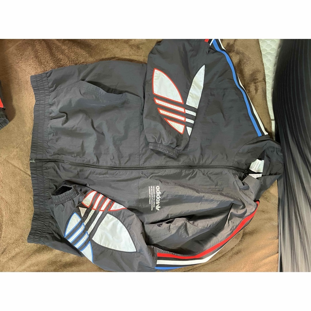 adidas(アディダス)のトヨ様専用 adidas トリコロールトラックジャケットパンツ セットアップL メンズのジャケット/アウター(ナイロンジャケット)の商品写真
