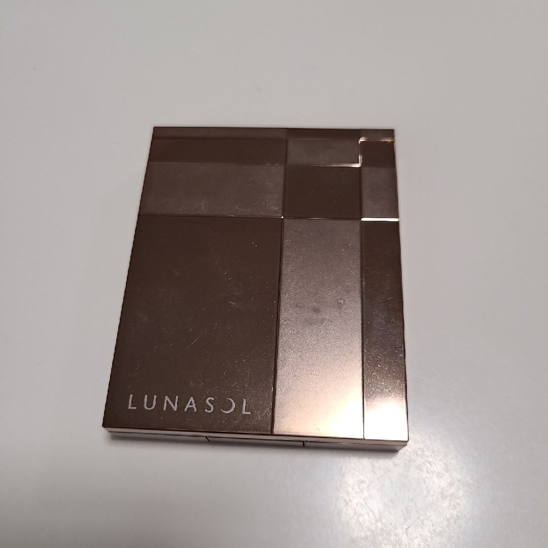 LUNASOL(ルナソル)のルナソル　スキンモデリングアイズ コスメ/美容のベースメイク/化粧品(アイシャドウ)の商品写真