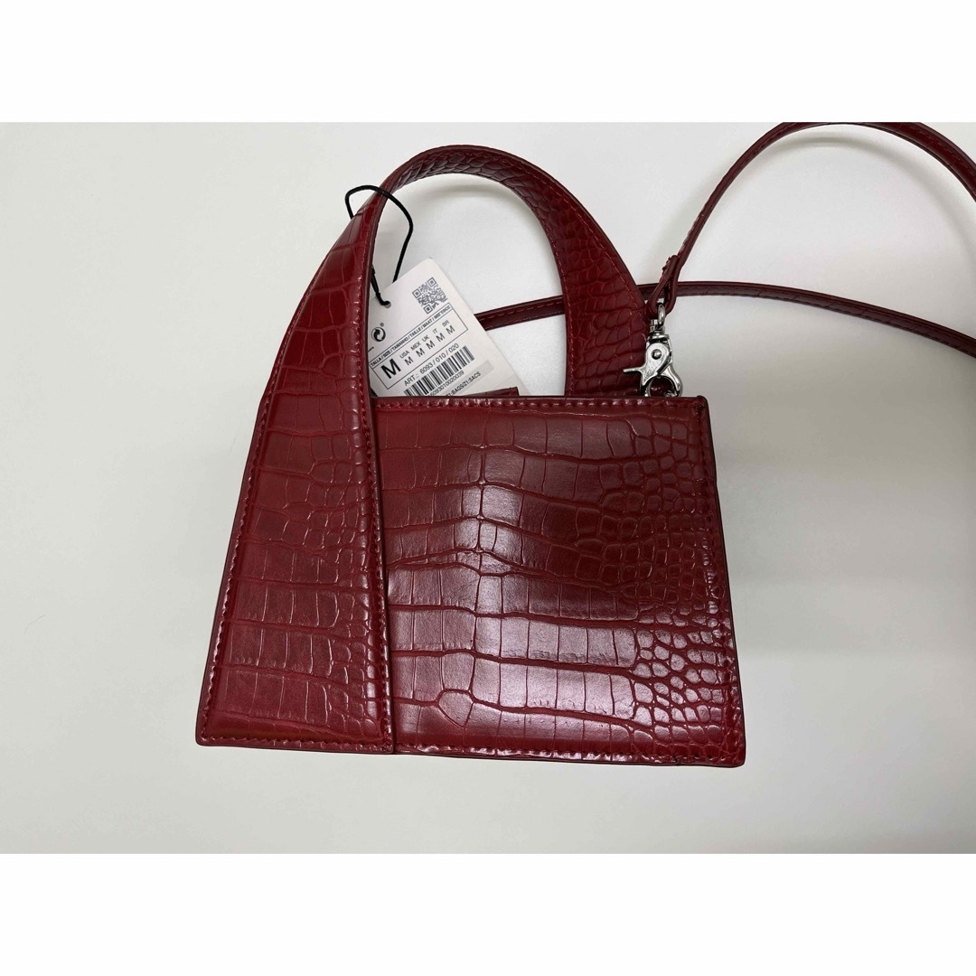 ZARA - 新品 ZARA クロコダイルエンボスシティバッグ レッドの ZARA - 新品 ZARA クロコダイルエンボスシティバッグ レッドの