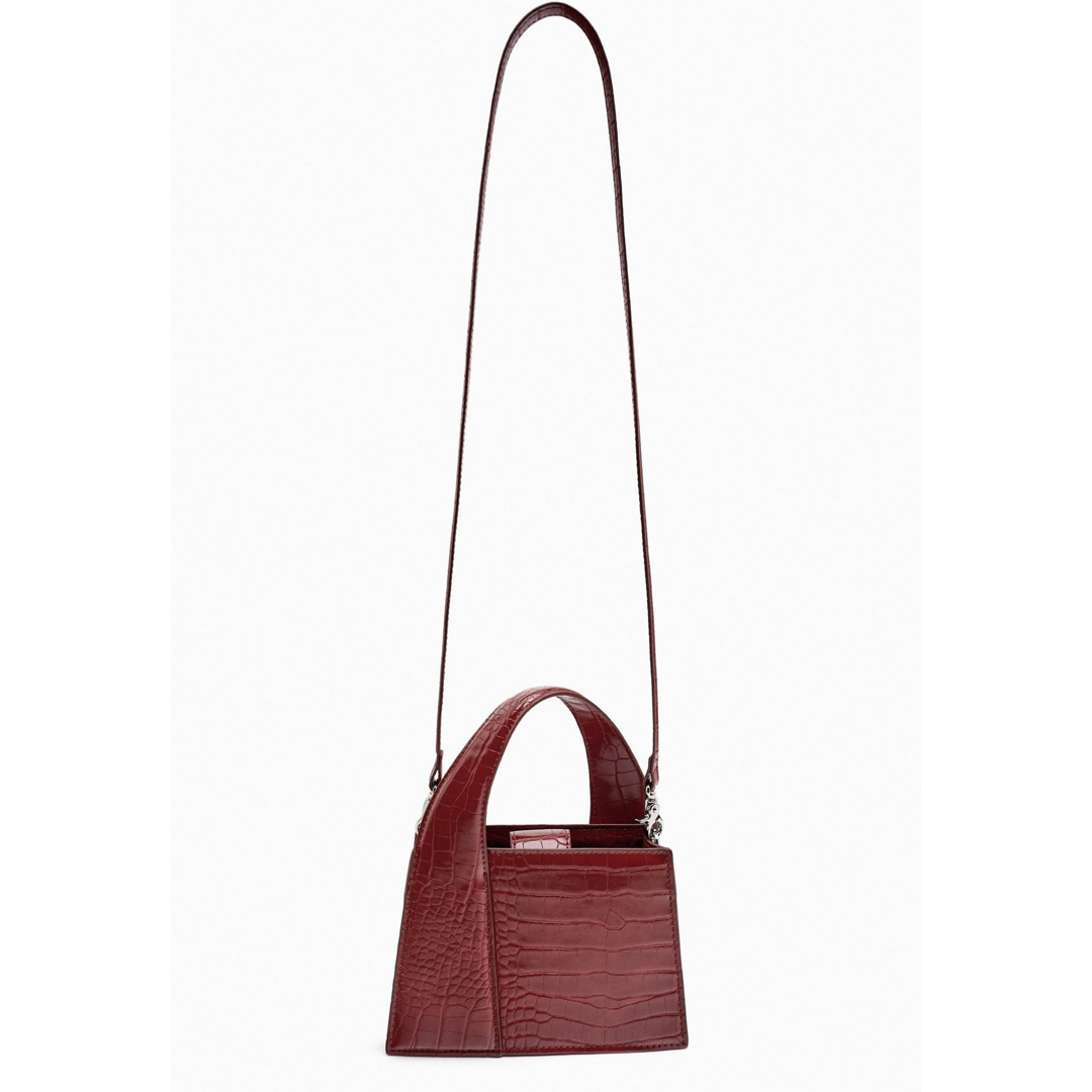 ZARA - 新品 ZARA クロコダイルエンボスシティバッグ レッドの ZARA - 新品 ZARA クロコダイルエンボスシティバッグ レッドの