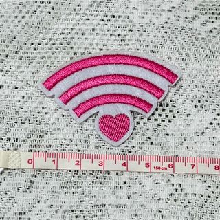 アイロンワッペン　刺繍　ピンク　Wi-Fi 電波(各種パーツ)