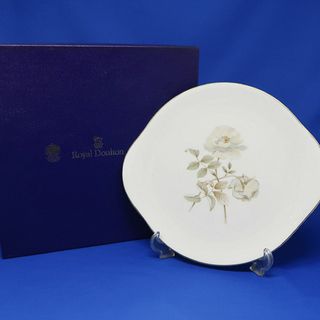 ロイヤルドルトン(Royal Doulton)の未使用 ロイヤルドルトン ヨークシャーローズ BB プレート 大皿 箱付き(食器)