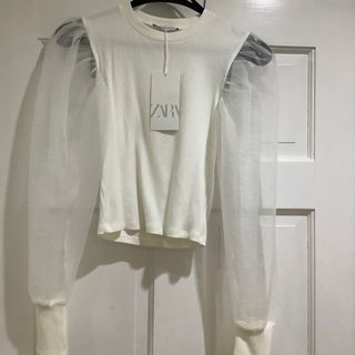 ザラ(ZARA)のZARA ホワイト　トップス　新品未使用品　S ザラ　(カットソー(長袖/七分))