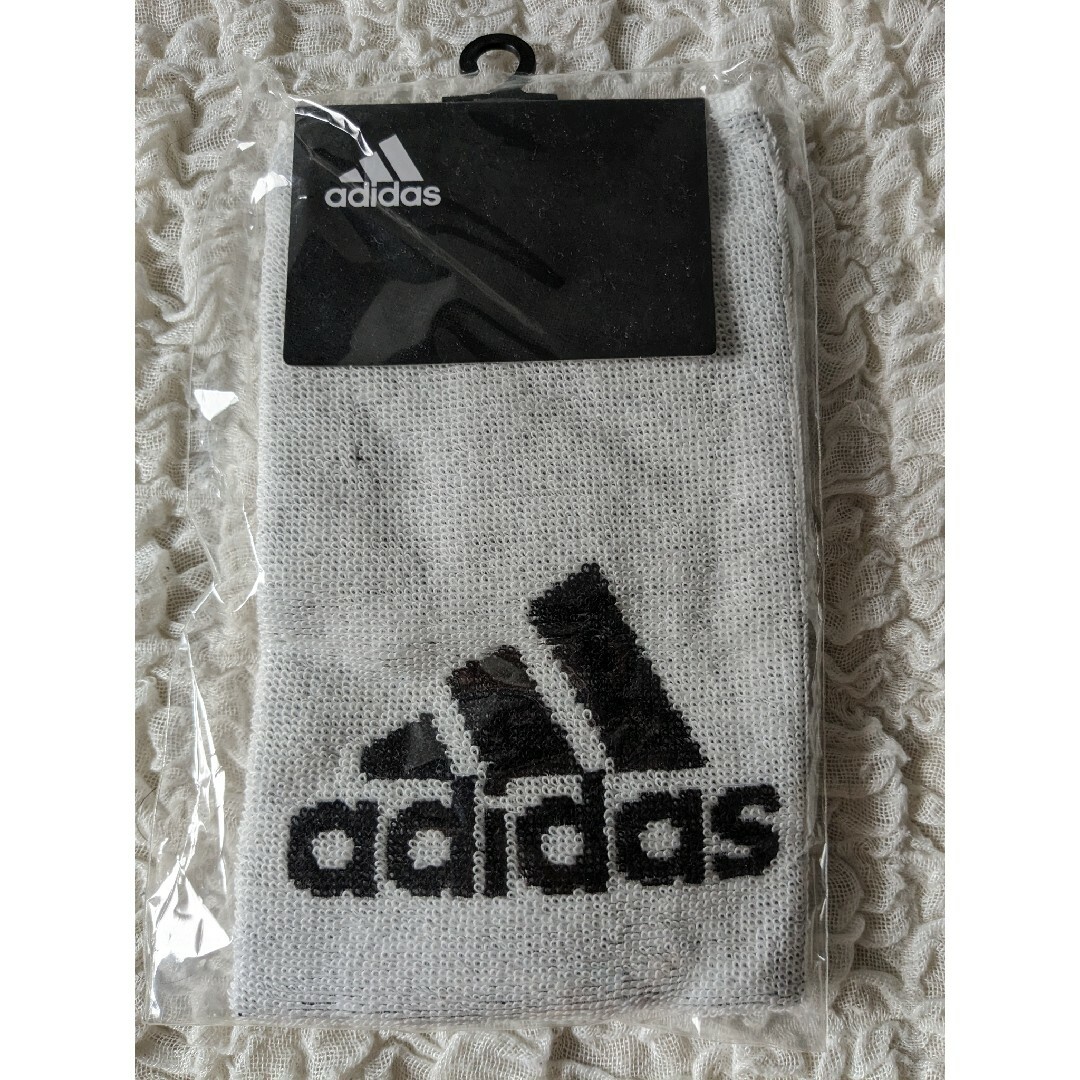 adidas(アディダス)のadidas アディダス■ハンドタオル 34×25cm■新品未開封 インテリア/住まい/日用品の日用品/生活雑貨/旅行(タオル/バス用品)の商品写真