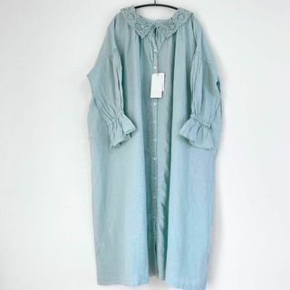 ネストローブ(nest Robe)の新品　ネストローブ　リネン100%　レースカラー2wayスモックワンピース　水色(ロングワンピース/マキシワンピース)