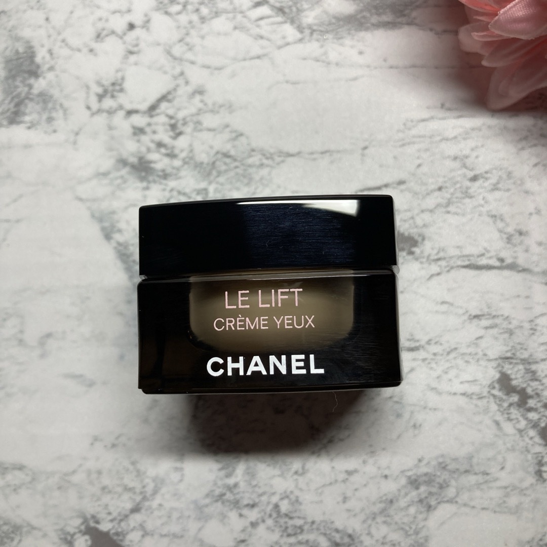 CHANEL(シャネル)の【シャネル✨目もと用クリーム❤︎新品/未使用】ル リフト クレーム ユー 15g コスメ/美容のスキンケア/基礎化粧品(アイケア/アイクリーム)の商品写真