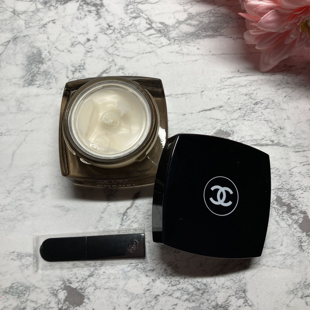 CHANEL(シャネル)の【シャネル✨目もと用クリーム❤︎新品/未使用】ル リフト クレーム ユー 15g コスメ/美容のスキンケア/基礎化粧品(アイケア/アイクリーム)の商品写真