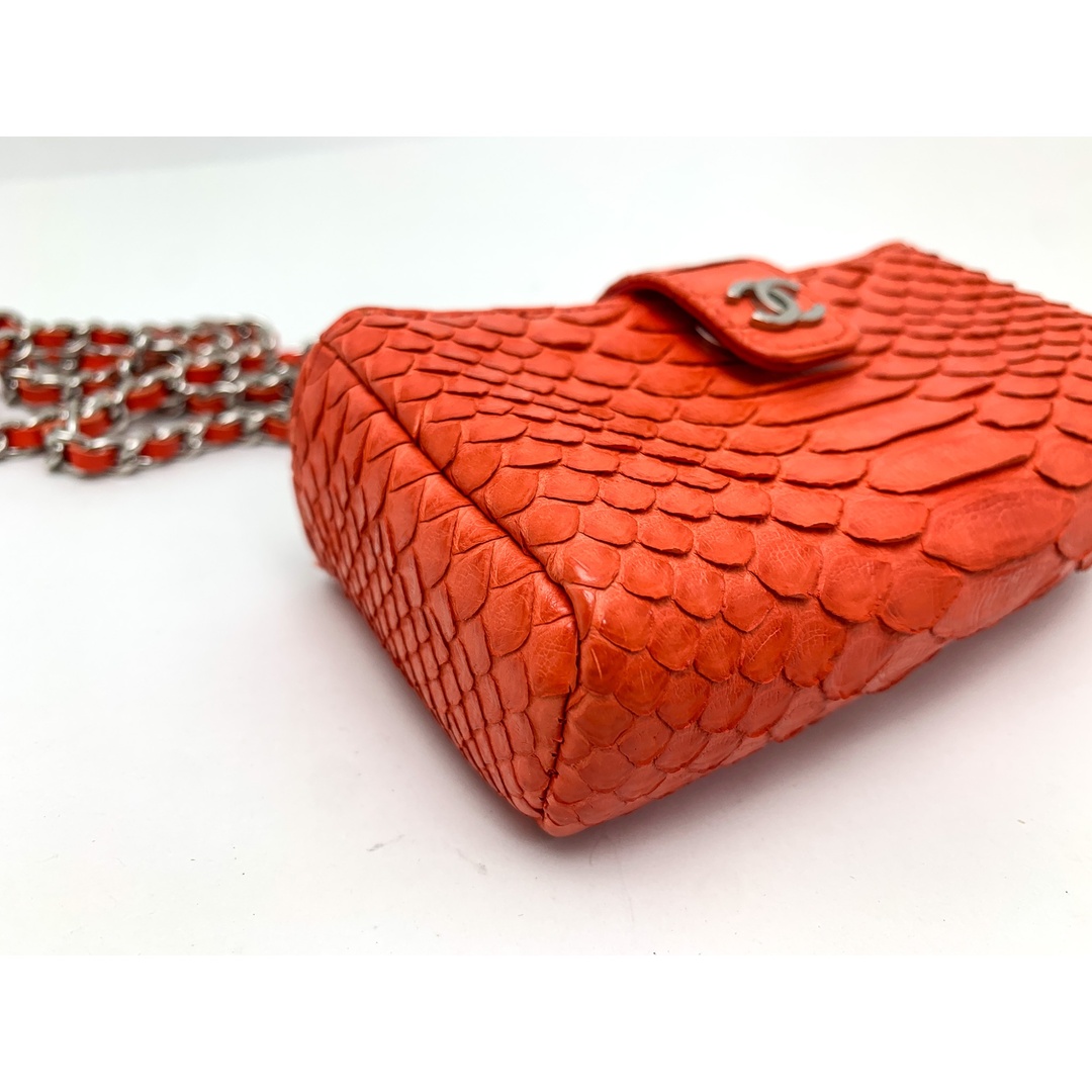 CHANEL - CHANEL シャネル オレンジ系 シルバー金具 パイソン 蛇 CHANEL - CHANEL シャネル オレンジ系 シルバー金具 パイソン 蛇