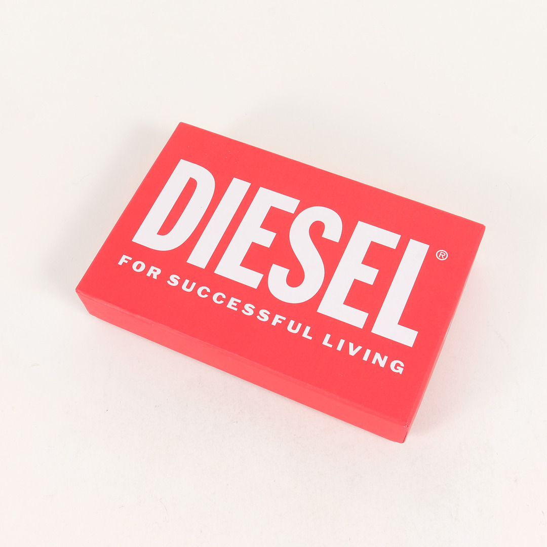 DIESEL(ディーゼル)の新品 DIESEL ディーゼル 現行モデル ロゴプレート ラウンドファスナー ロング レザー ウォレット / 長財布 コインケース カードケース 札入れ ブラウン 【メンズ】 メンズのファッション小物(長財布)の商品写真