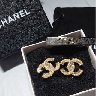 シャネル(CHANEL)のヴィンテージ パールライン ストーンピアス ゴールド シャネル 未使用品(ピアス)