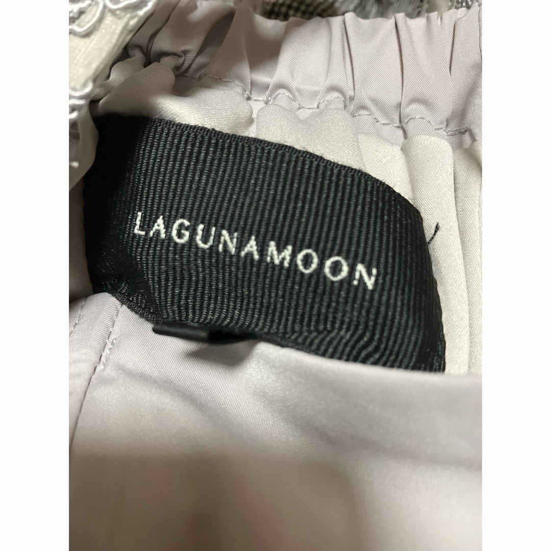 LagunaMoon(ラグナムーン)の【未使用】LAGUNAMOON LADYオーバーレースギャザードレス レディースのワンピース(ひざ丈ワンピース)の商品写真