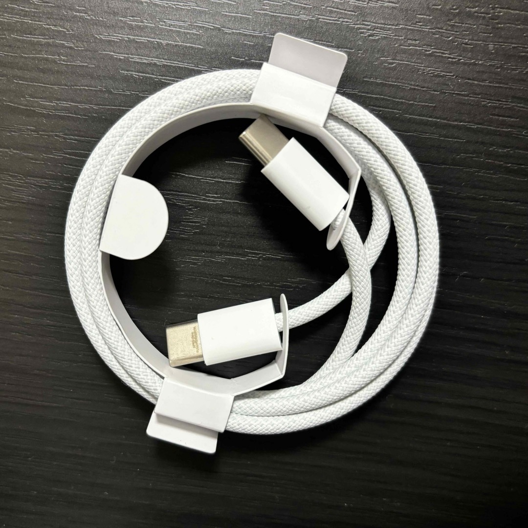 iPhone15充電器1m type-c USB-C 充電ケーブルC-C スマホ/家電/カメラのスマートフォン/携帯電話(バッテリー/充電器)の商品写真