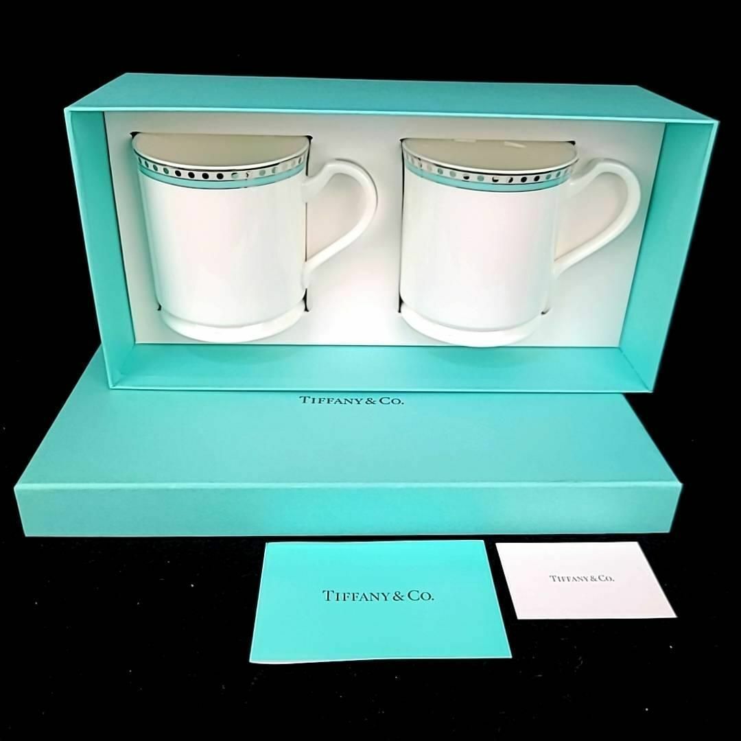 Tiffany & Co.(ティファニー)の●未使用 ◆ ティファニー　プラチナブルーバンド　マグカップ　2客　箱つき インテリア/住まい/日用品のキッチン/食器(グラス/カップ)の商品写真