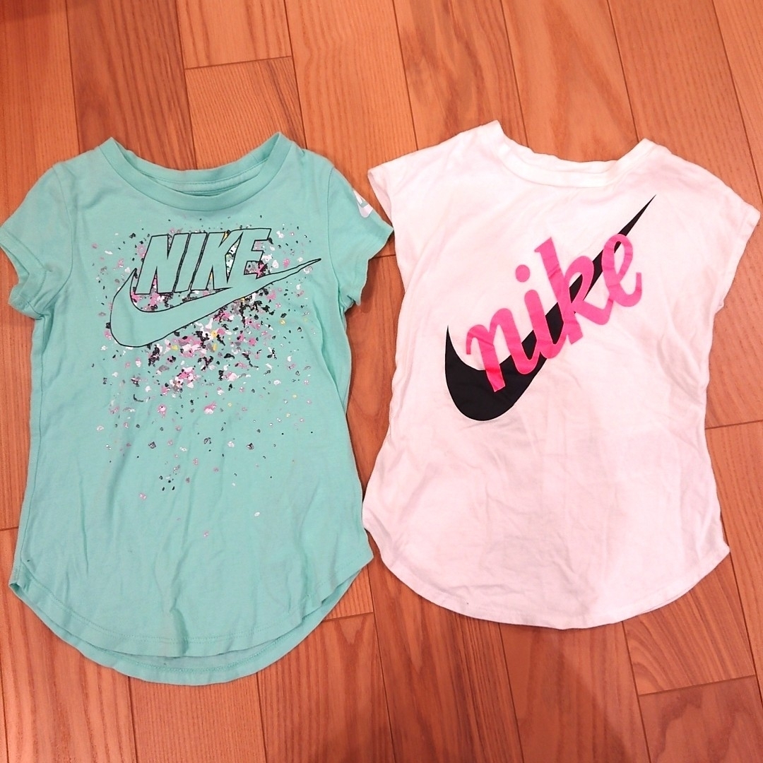 NIKE(ナイキ)のNIKE キッズ100 半袖Tシャツ 白 ライトグリーン 綿100％ 女の子 キッズ/ベビー/マタニティのキッズ服女の子用(90cm~)(Tシャツ/カットソー)の商品写真