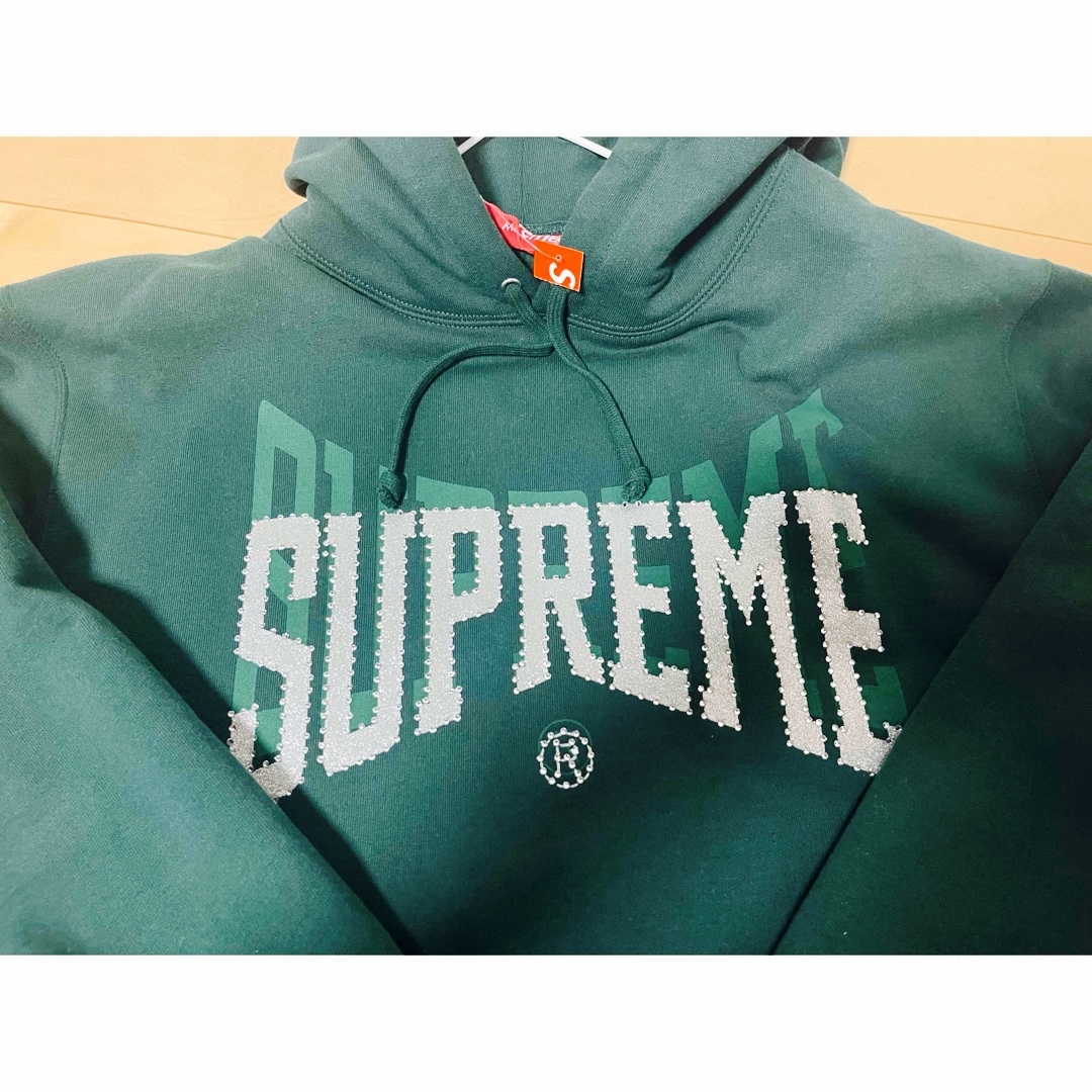 Supreme(シュプリーム)のsupreme☆センターロゴラインストーン メンズのトップス(スウェット)の商品写真