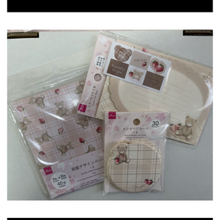 ダイソー(DAISO)のくま　くまちゃん　デザインペーパー　折り紙　メッセージカード　レターセット　(キャラクターグッズ)