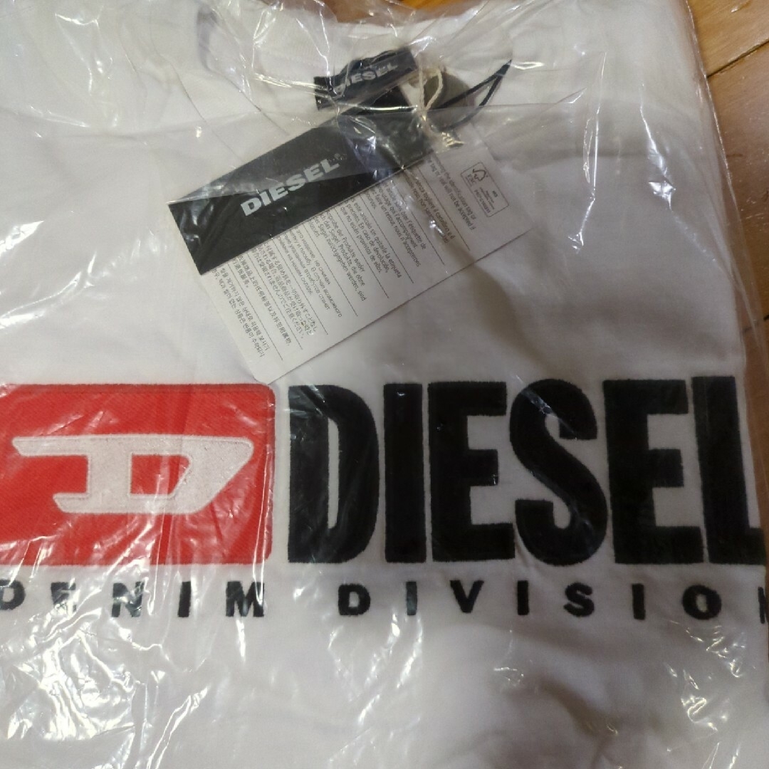 DIESEL(ディーゼル)のDIESEL ディーゼルTシャツ メンズのトップス(Tシャツ/カットソー(半袖/袖なし))の商品写真