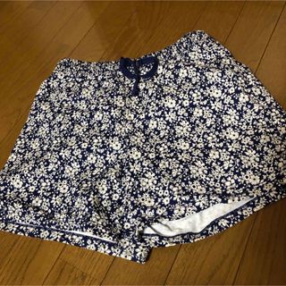 ユニクロ(UNIQLO)のユニクロ　花柄　リバティ　ショートパンツ(ショートパンツ)