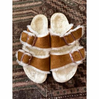 ビルケンシュトック(BIRKENSTOCK)の【美品】ビルケンシュトック アリゾナ サンダル ファー(サンダル)