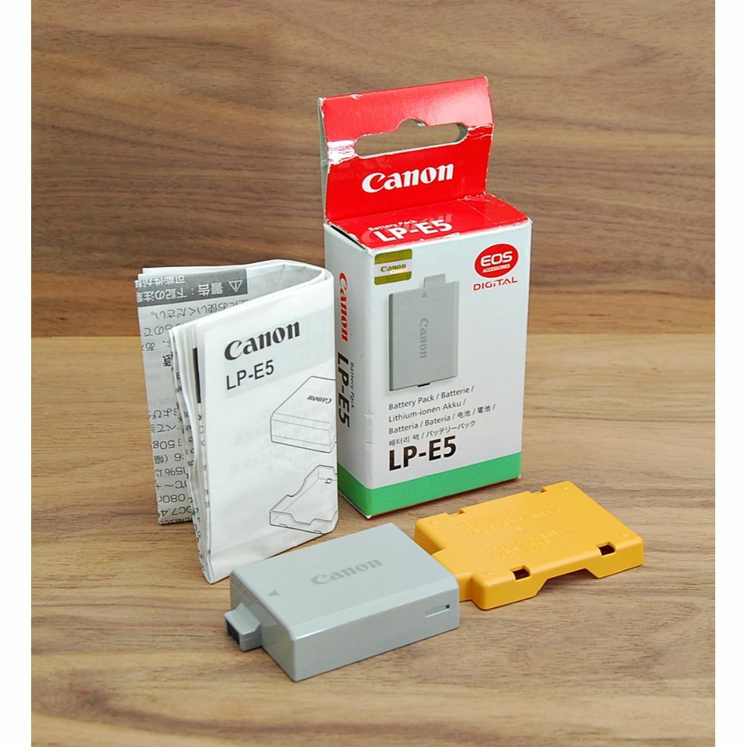 Canon(キヤノン)のほぼ未使用 canon LP-E5 純正バッテリー スマホ/家電/カメラのカメラ(デジタル一眼)の商品写真