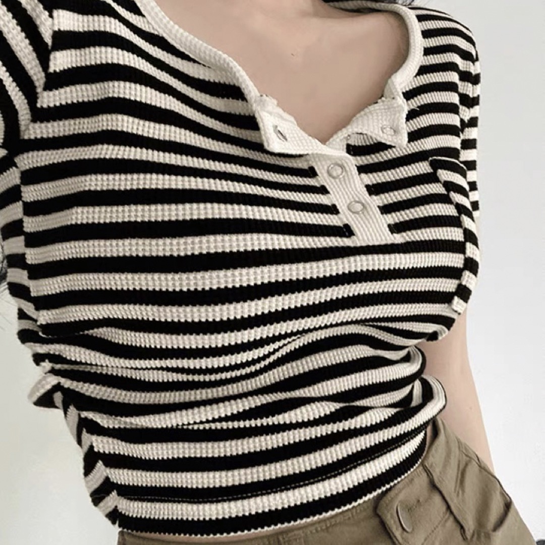 SHEIN(シーイン)のボタンフロント Tシャツ ストライプ柄 メンズのトップス(Tシャツ/カットソー(半袖/袖なし))の商品写真
