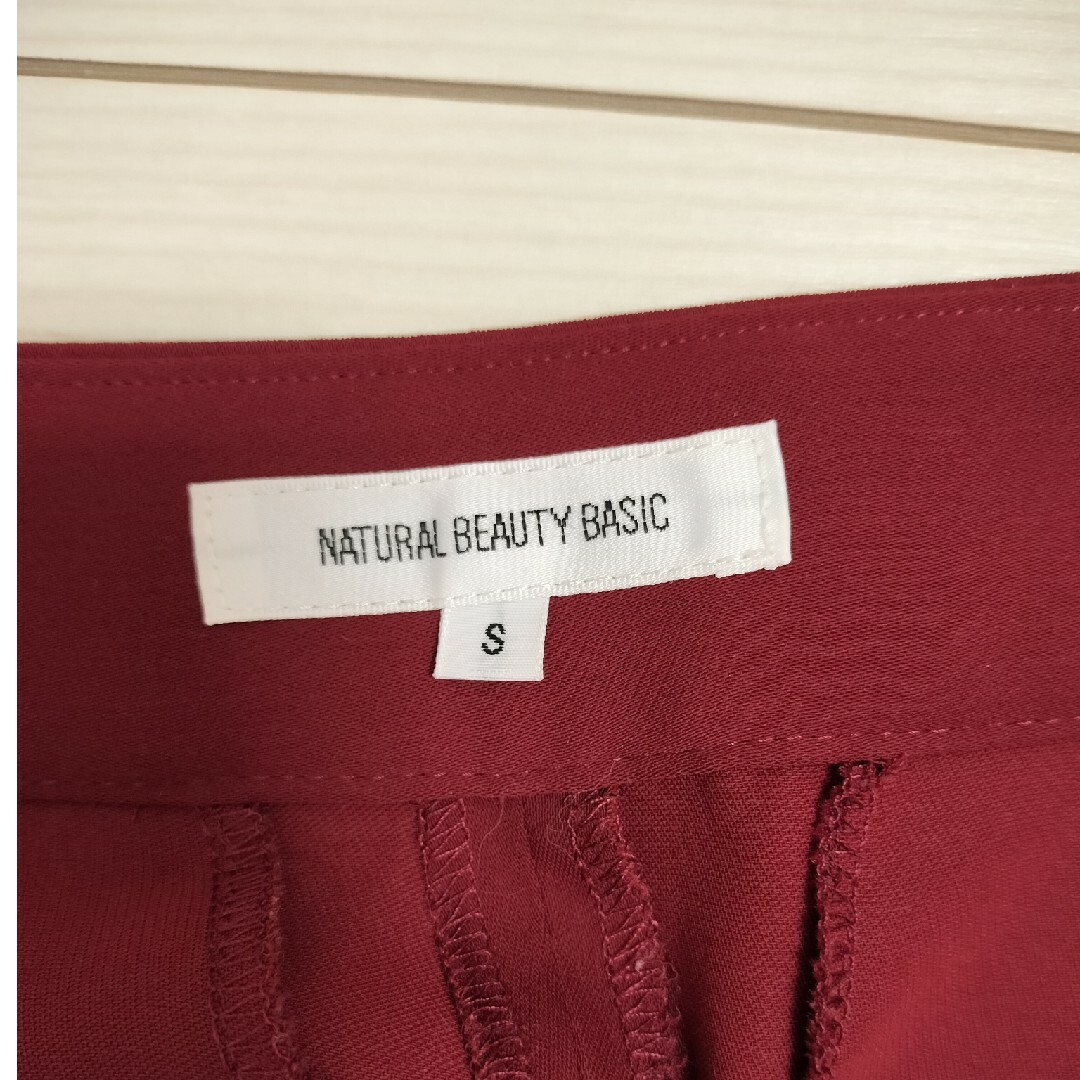 NATURAL BEAUTY BASIC(ナチュラルビューティーベーシック)のナチュラルビューティーベーシック ワイドパンツ S レッド 赤 ボルドー タック レディースのパンツ(カジュアルパンツ)の商品写真