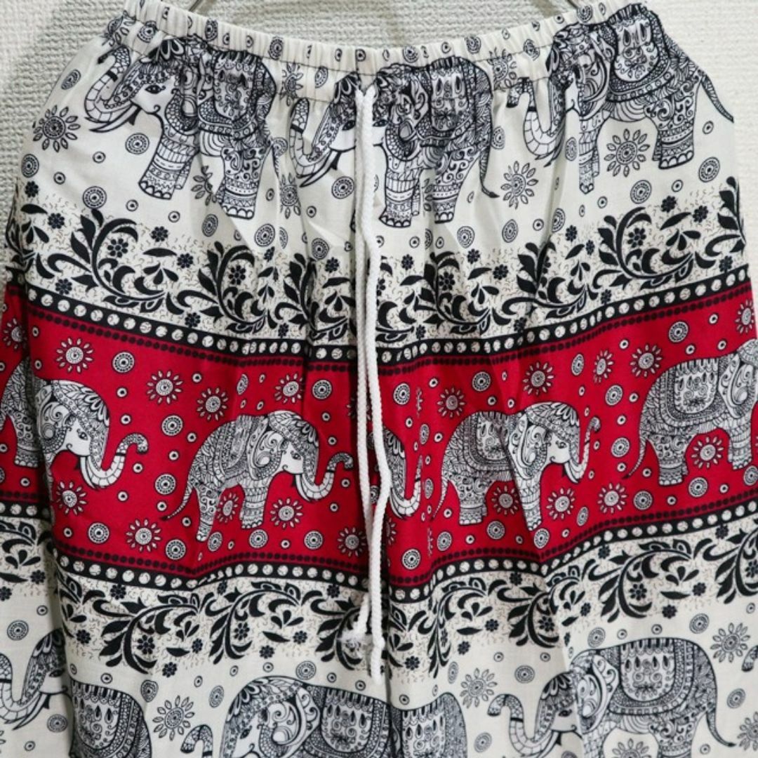 【新品】タイパンツ　装飾品を身に着けた大中の象　ボーダー風　紅赤 メンズのパンツ(サルエルパンツ)の商品写真