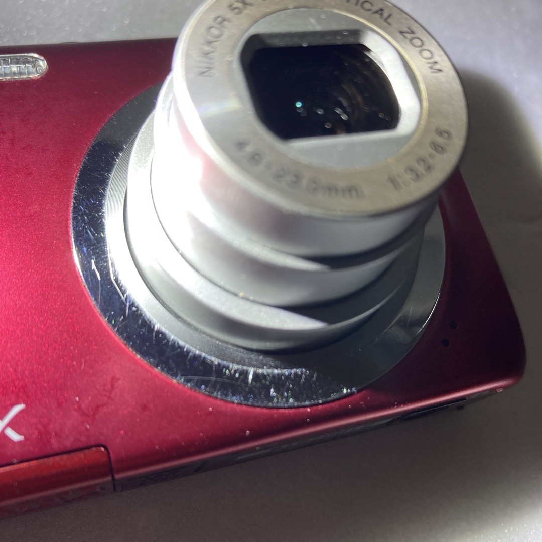 Nikon COOLPIX A 100 RED スマホ/家電/カメラのカメラ(コンパクトデジタルカメラ)の商品写真